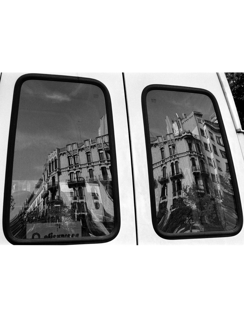 Fotografía Reflejo Sagrada Familia