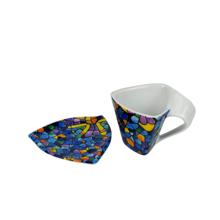 Tasse triangulaire avec sous- tasse en vitrail