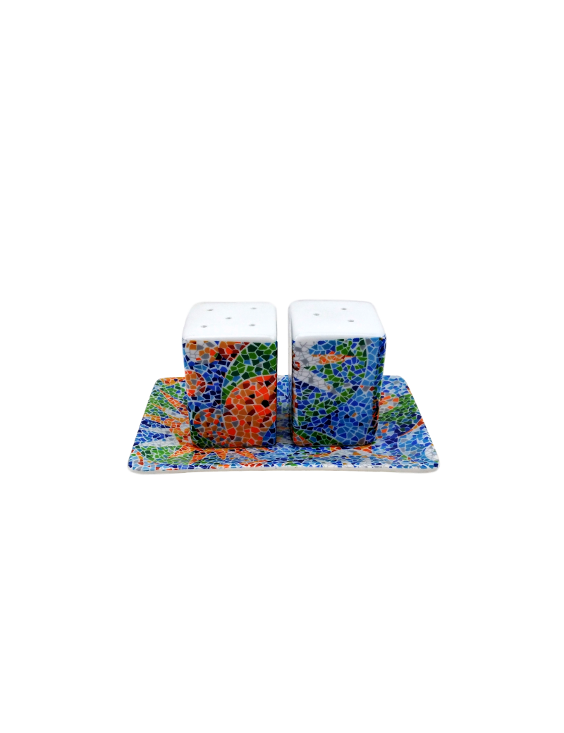Salt and pepper + plate